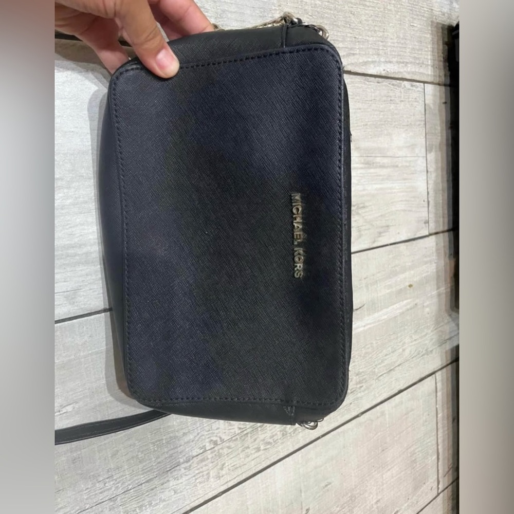 Michael kors crossbody - Picture 2 of 7